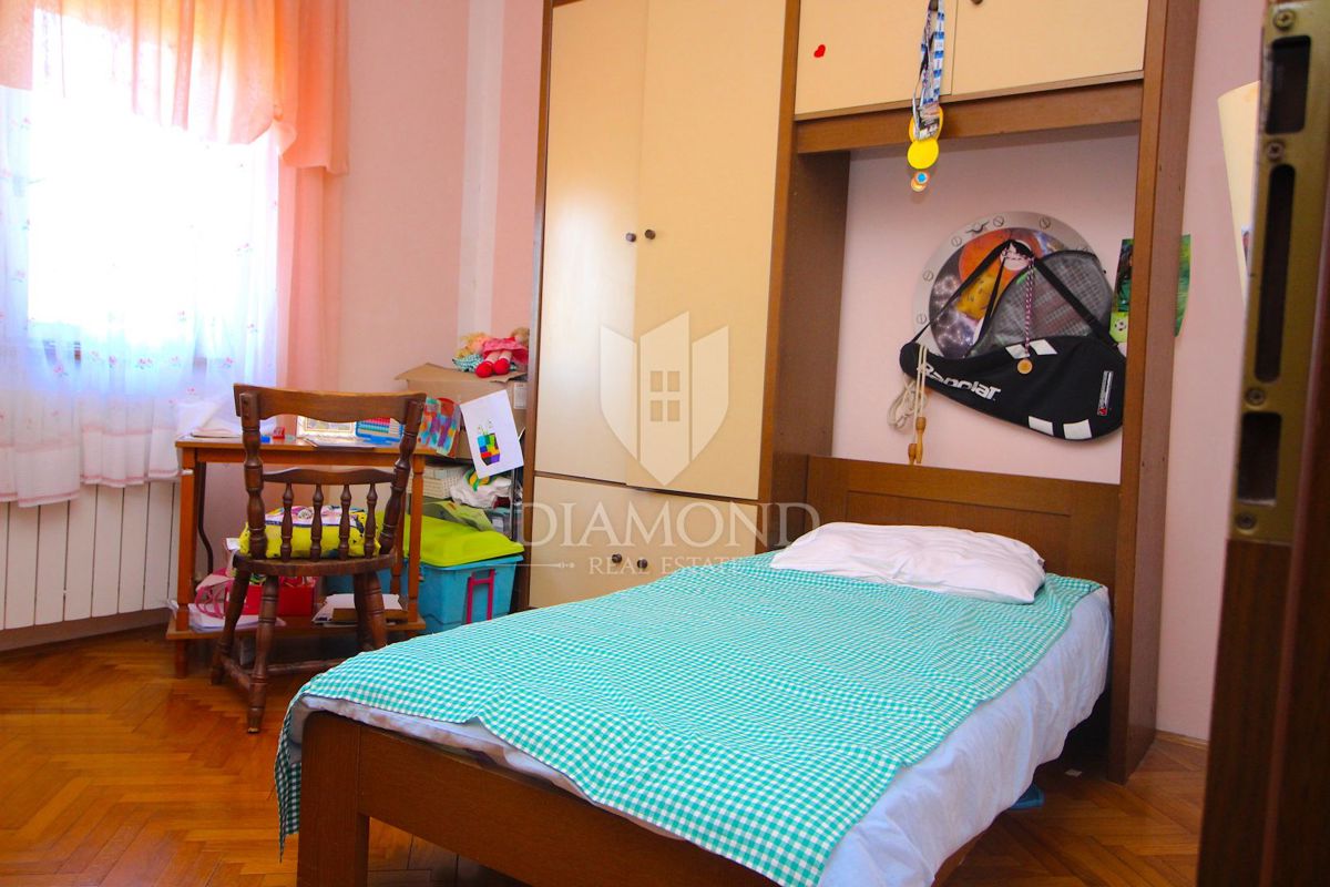 Labin, družinska hiša v bližini centra mesta, z dvema apartmajema