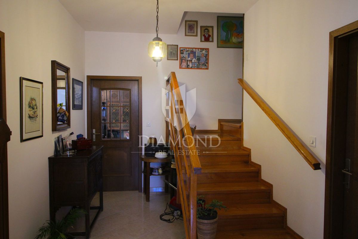 Labin, družinska hiša v bližini centra mesta, z dvema apartmajema