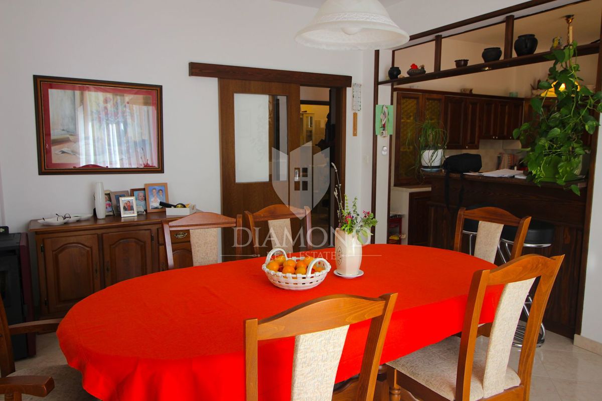 Labin, družinska hiša v bližini centra mesta, z dvema apartmajema