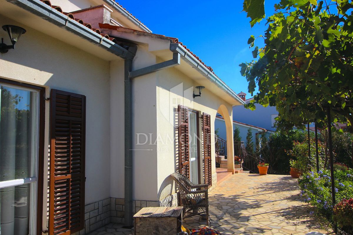 Labin, družinska hiša v bližini centra mesta, z dvema apartmajema