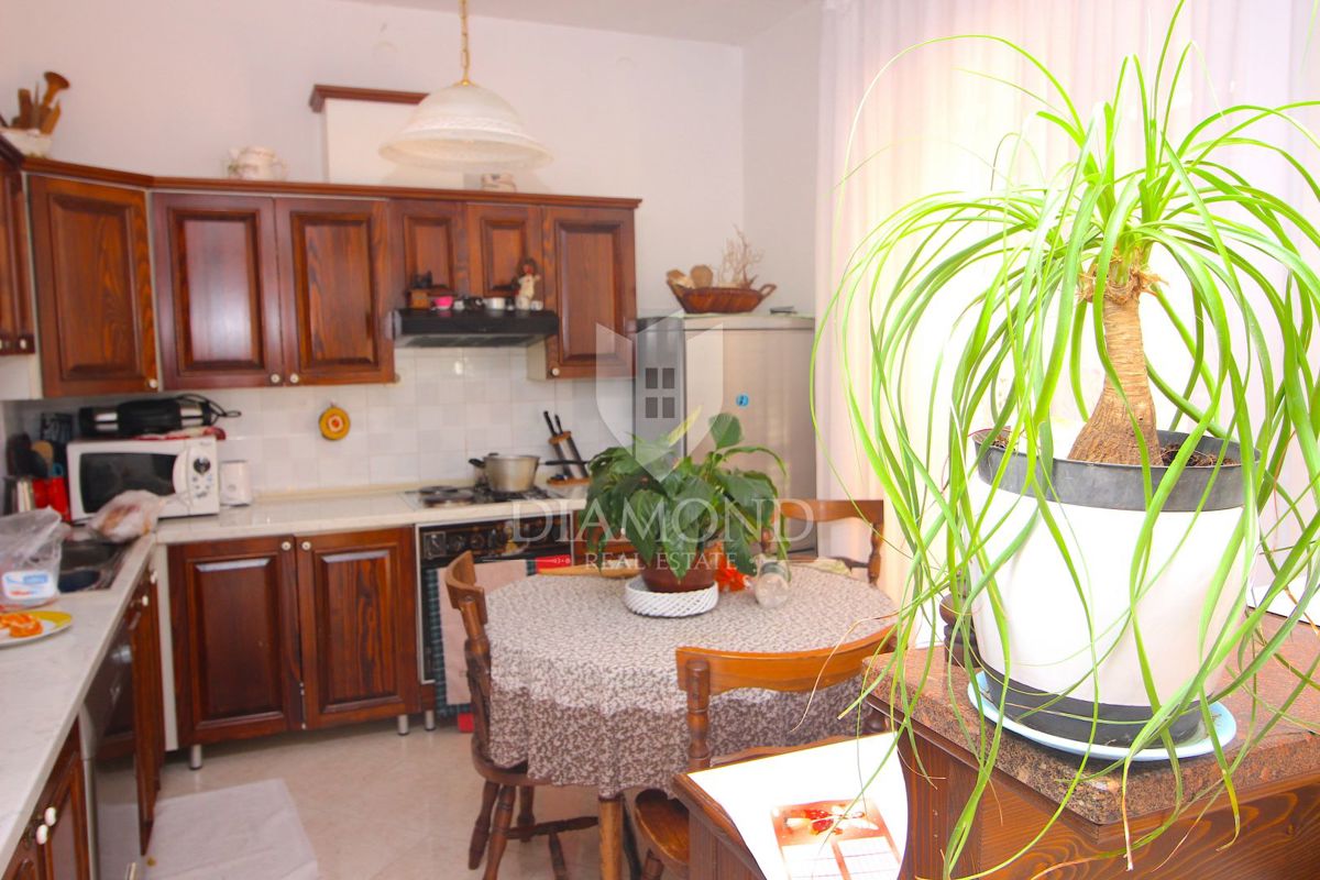 Labin, družinska hiša v bližini centra mesta, z dvema apartmajema