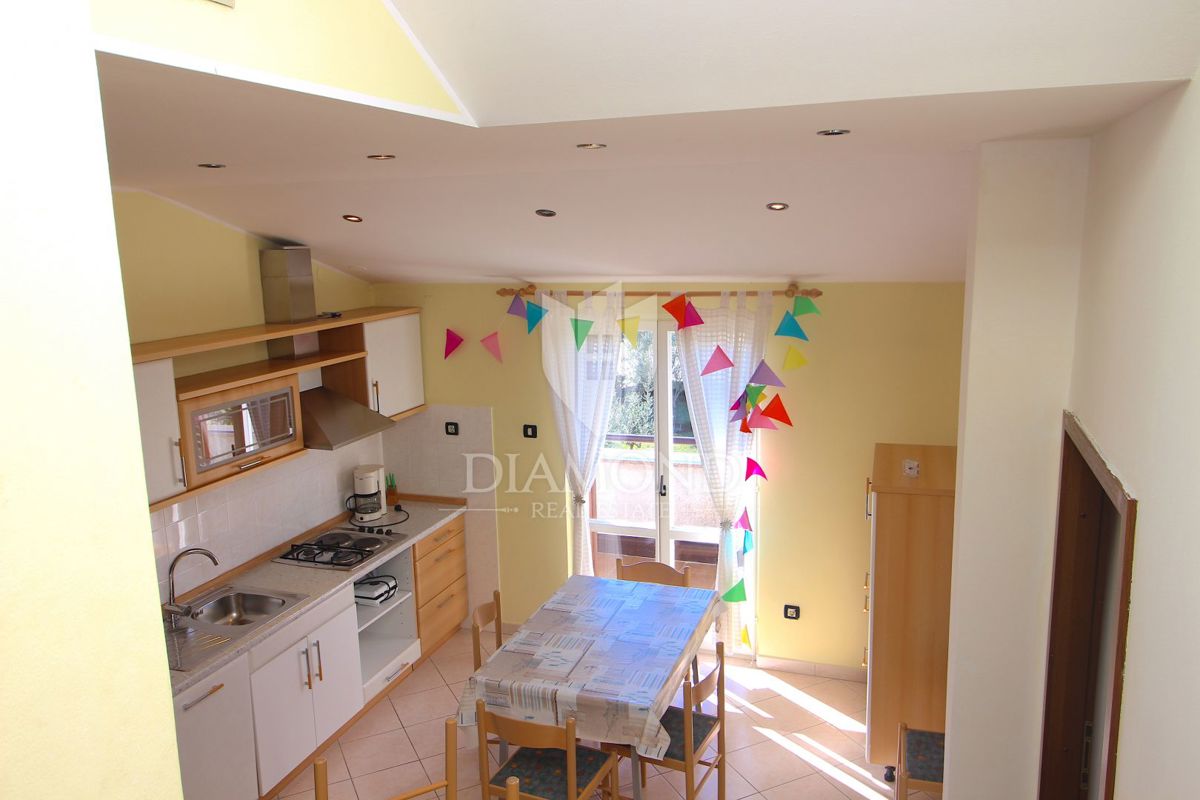 Labin, družinska hiša v bližini centra mesta, z dvema apartmajema
