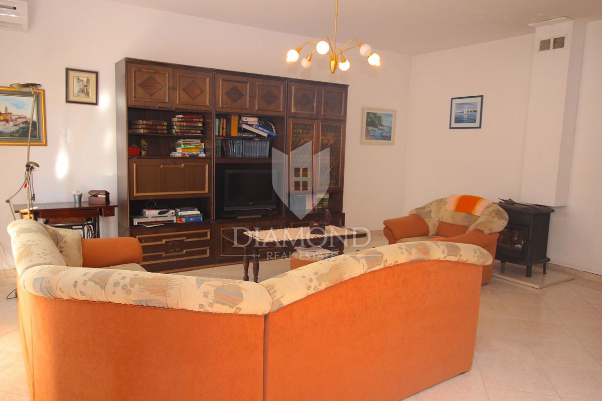 Labin, družinska hiša v bližini centra mesta, z dvema apartmajema