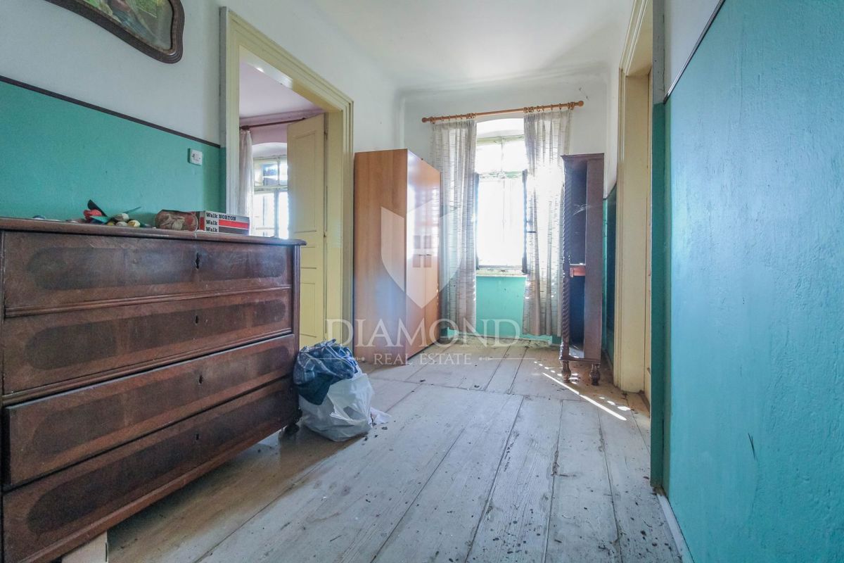 Avtohtona istrska hiša s potencialom in pogledom na Grožnjan