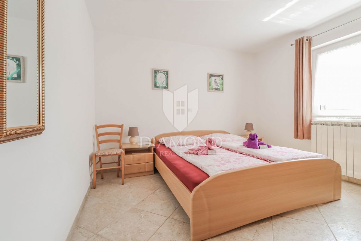 Umag, hiša s čudovitim vrtom in bazenom!