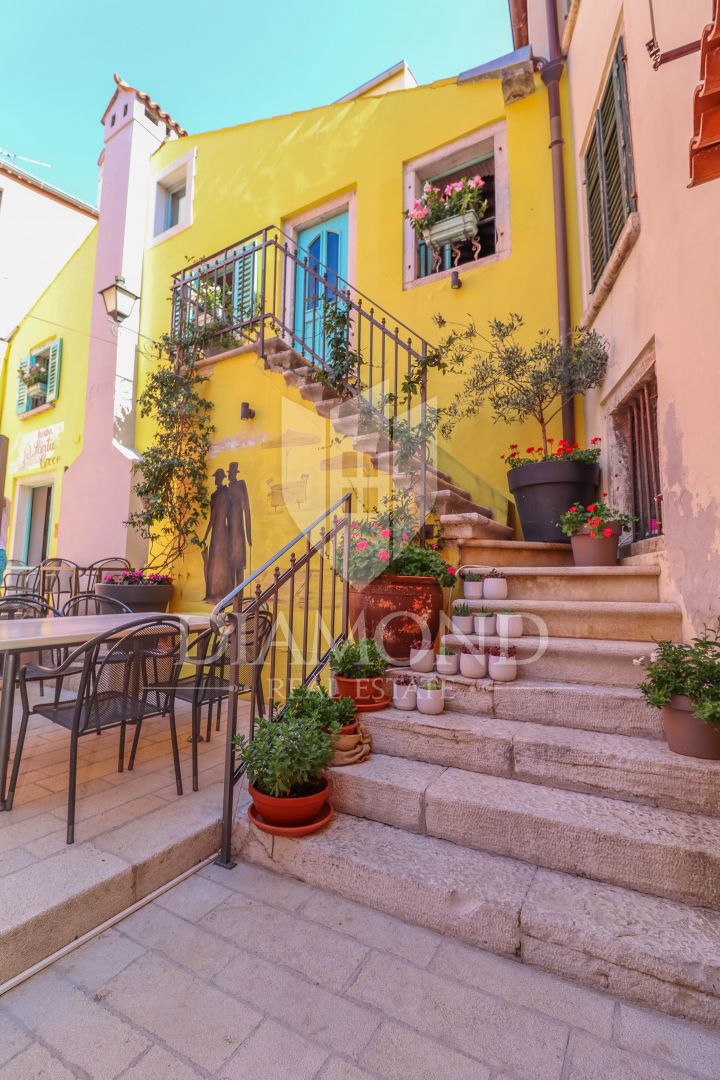 Rovinj, center, uveljavljena restavracija na vrhunski lokaciji