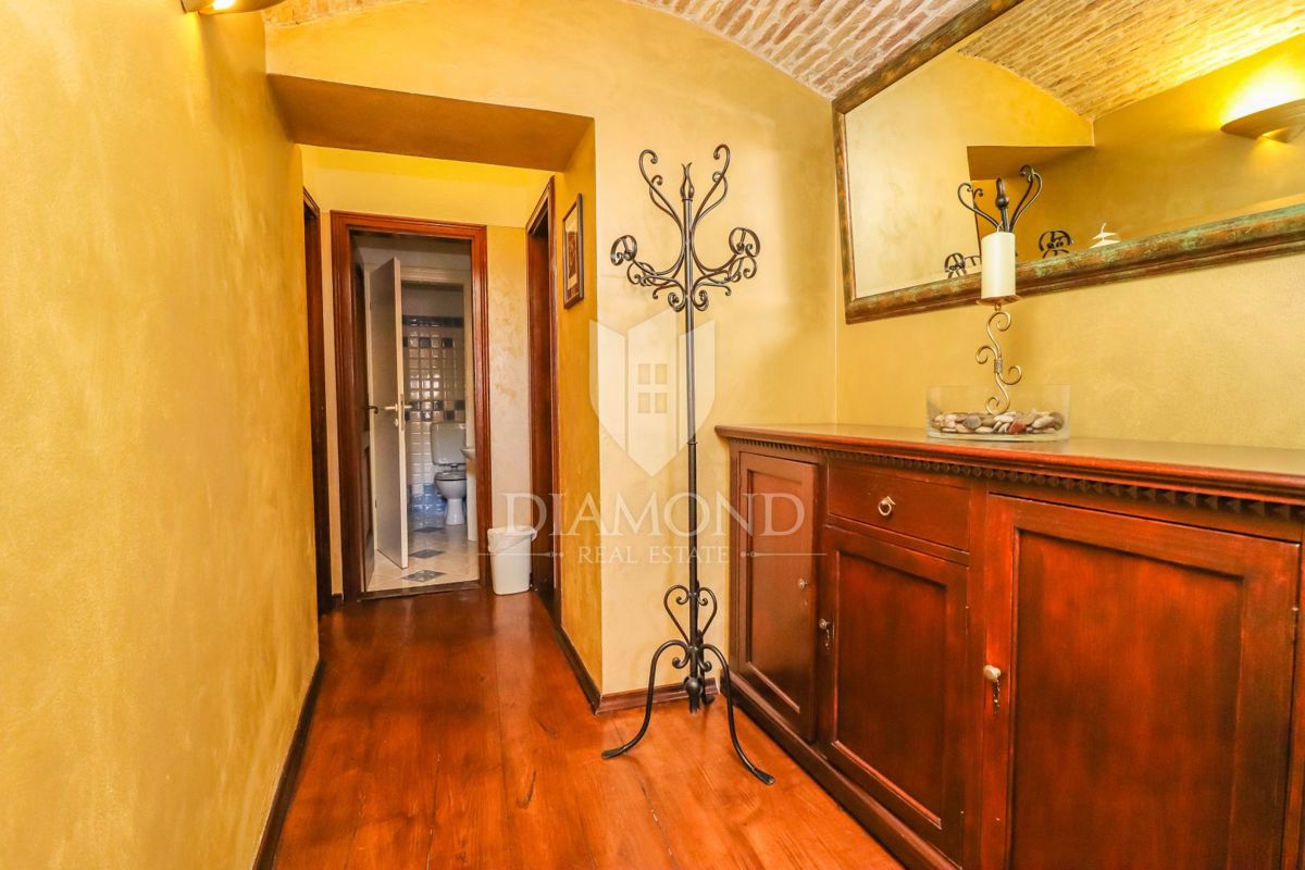 Rovinj, center, uveljavljena restavracija na vrhunski lokaciji