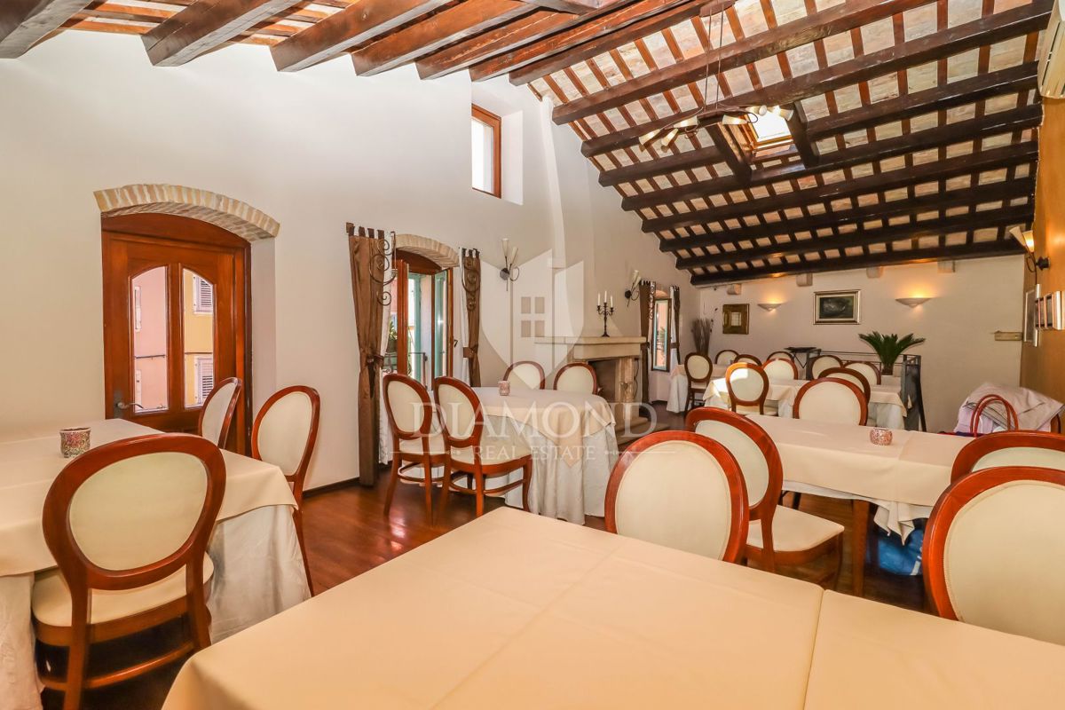 Rovinj, center, uveljavljena restavracija na vrhunski lokaciji