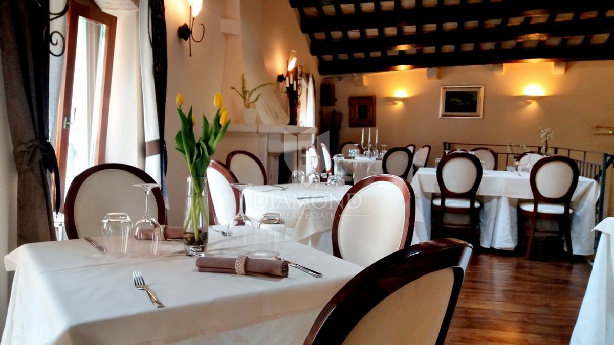 Rovinj, center, uveljavljena restavracija na vrhunski lokaciji