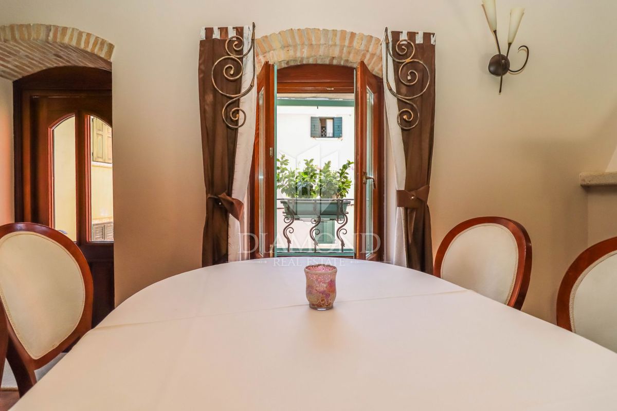 Rovinj, center, uveljavljena restavracija na vrhunski lokaciji