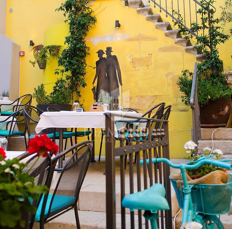 Rovinj, center, uveljavljena restavracija na vrhunski lokaciji