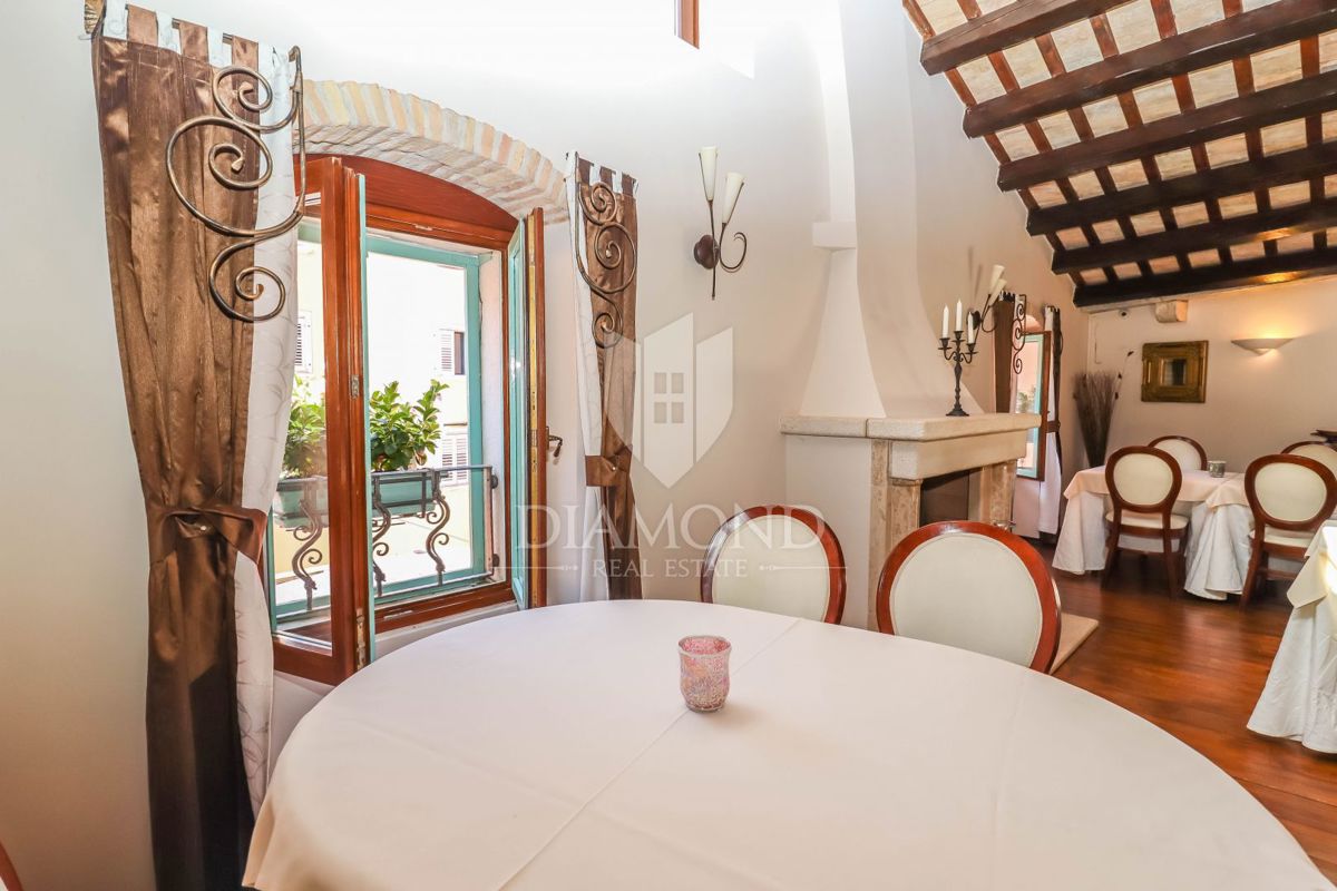 Rovinj, center, uveljavljena restavracija na vrhunski lokaciji