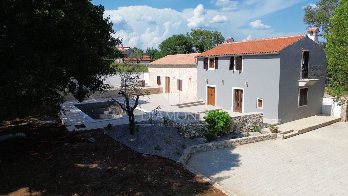 Barban, južna Istra, posest s hišo in 3 pomožnimi objekti