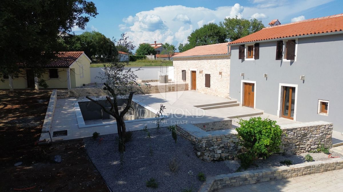 Barban, južna Istra, posest s hišo in 3 pomožnimi objekti