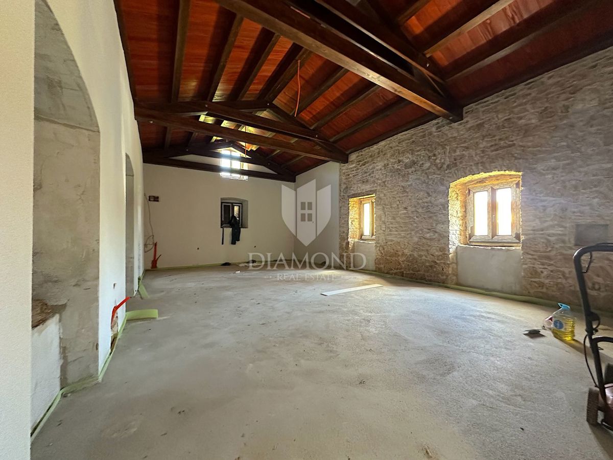 Barban, južna Istra, posest s hišo in 3 pomožnimi objekti