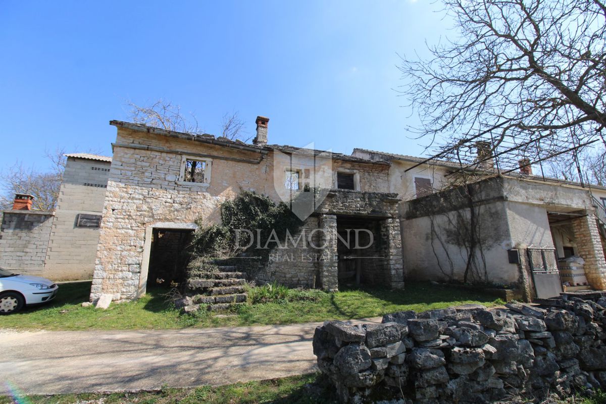 Osrednja Istra, okolica, hiša za adaptacijo s prostorno parcelo