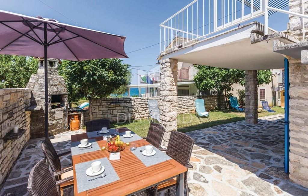 Priložnost! Umag, okolica! Luštna istrska hiša 2. red do morja!