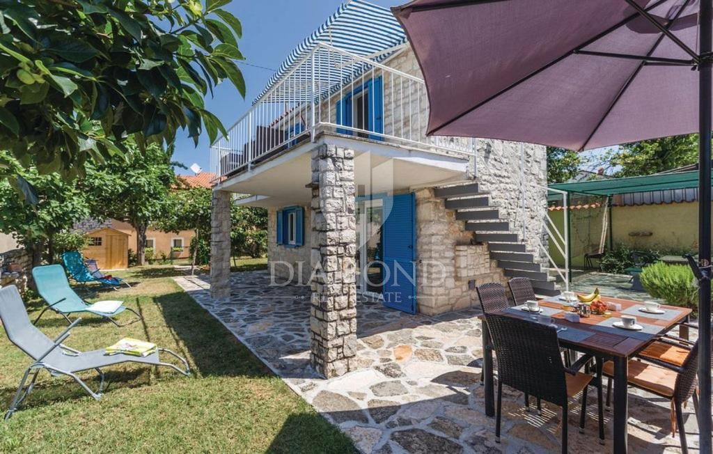 Priložnost! Umag, okolica! Luštna istrska hiša 2. red do morja!