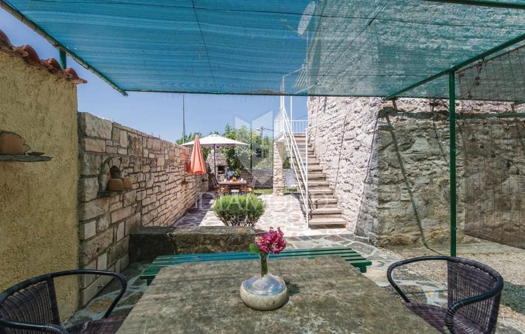Priložnost! Umag, okolica! Luštna istrska hiša 2. red do morja!