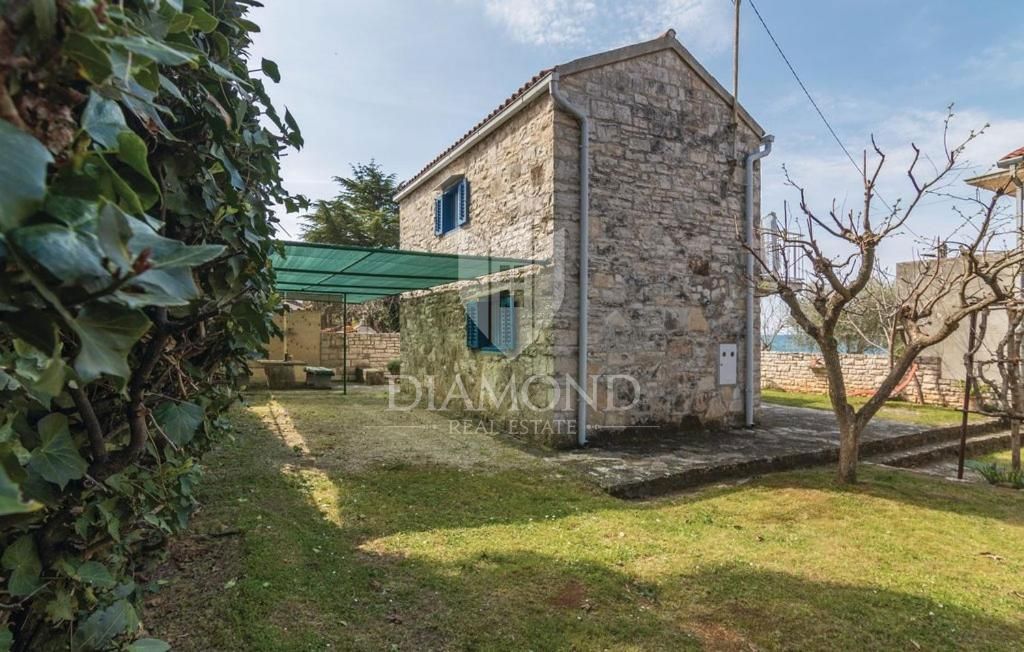 Priložnost! Umag, okolica! Luštna istrska hiša 2. red do morja!