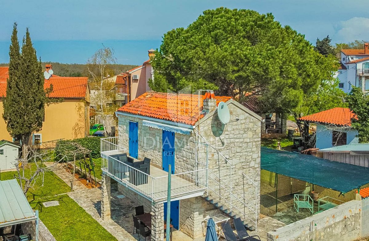 Priložnost! Umag, okolica! Luštna istrska hiša 2. red do morja!