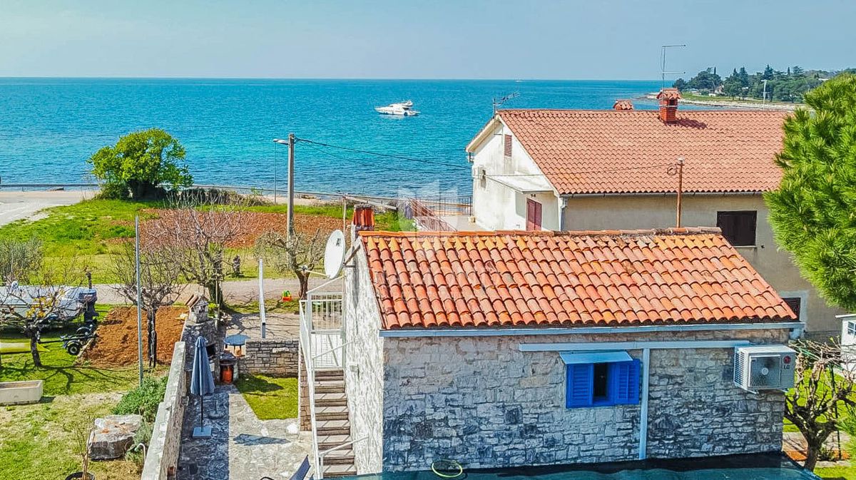 Priložnost! Umag, okolica! Luštna istrska hiša 2. red do morja!