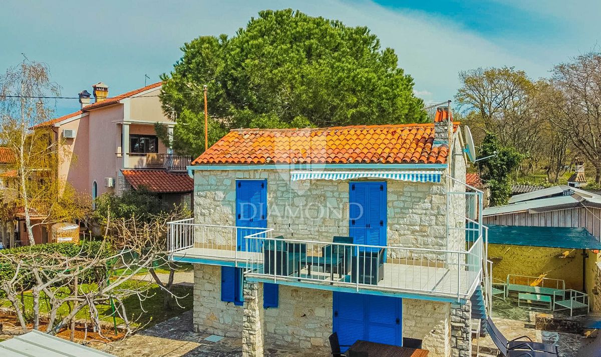 Priložnost! Umag, okolica! Luštna istrska hiša 2. red do morja!