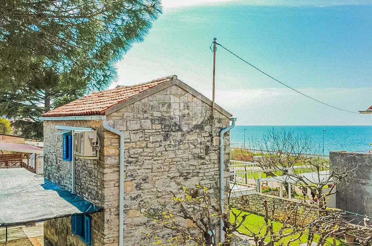 Priložnost! Umag, okolica! Luštna istrska hiša 2. red do morja!