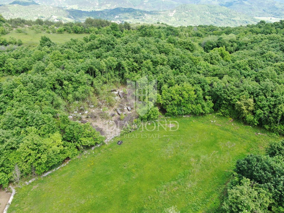 Pičan, gradbena parcela