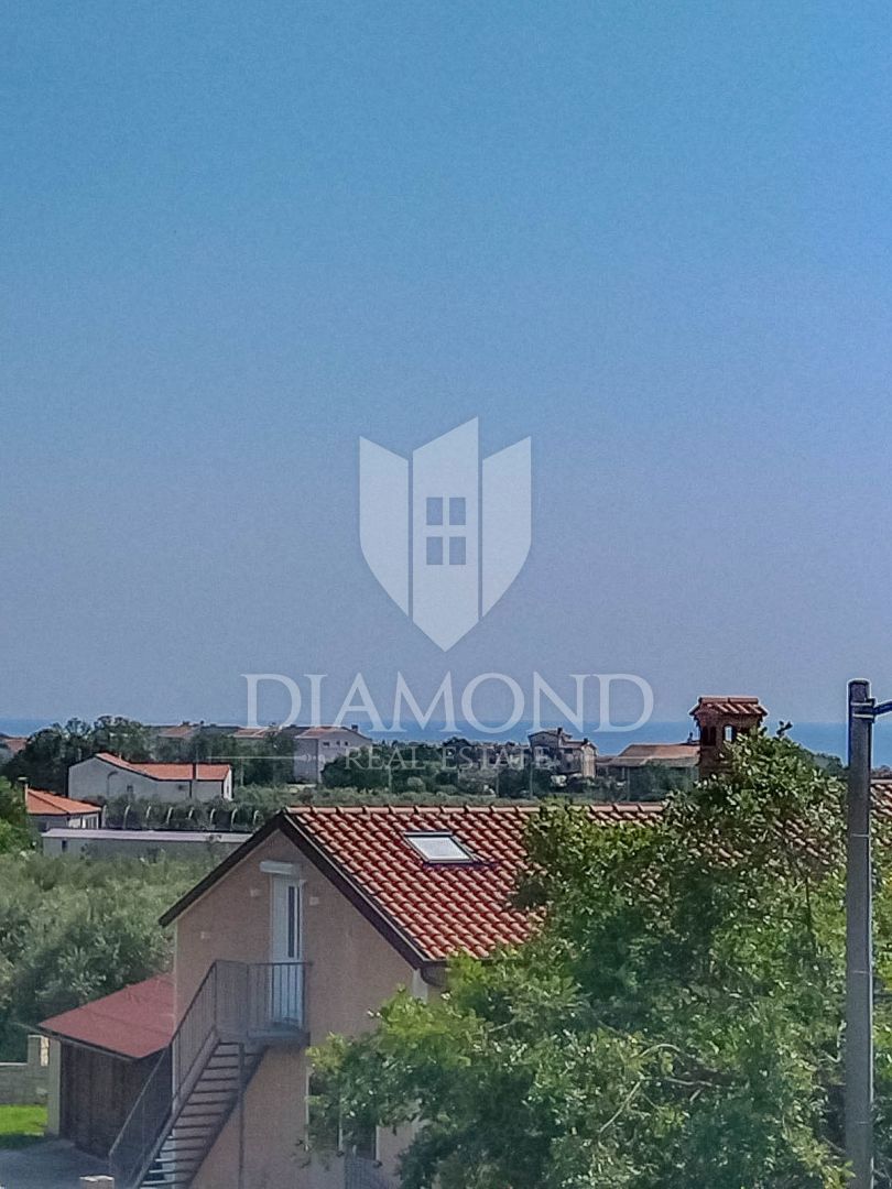 Okolica Novigrada, prostorno dvoetažno stanovanje
