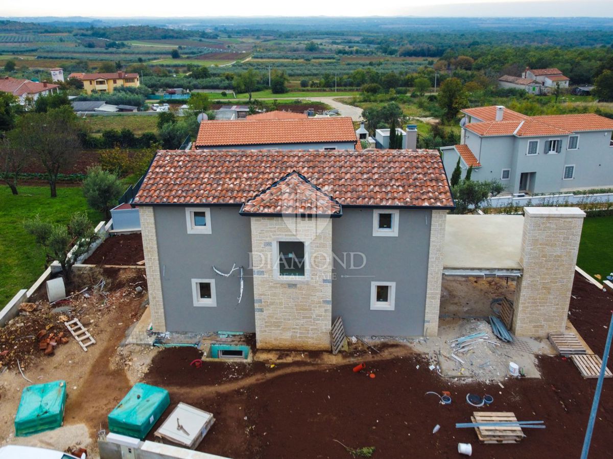 Poreč, okolica, odlična vila v avtohtonem stilu!