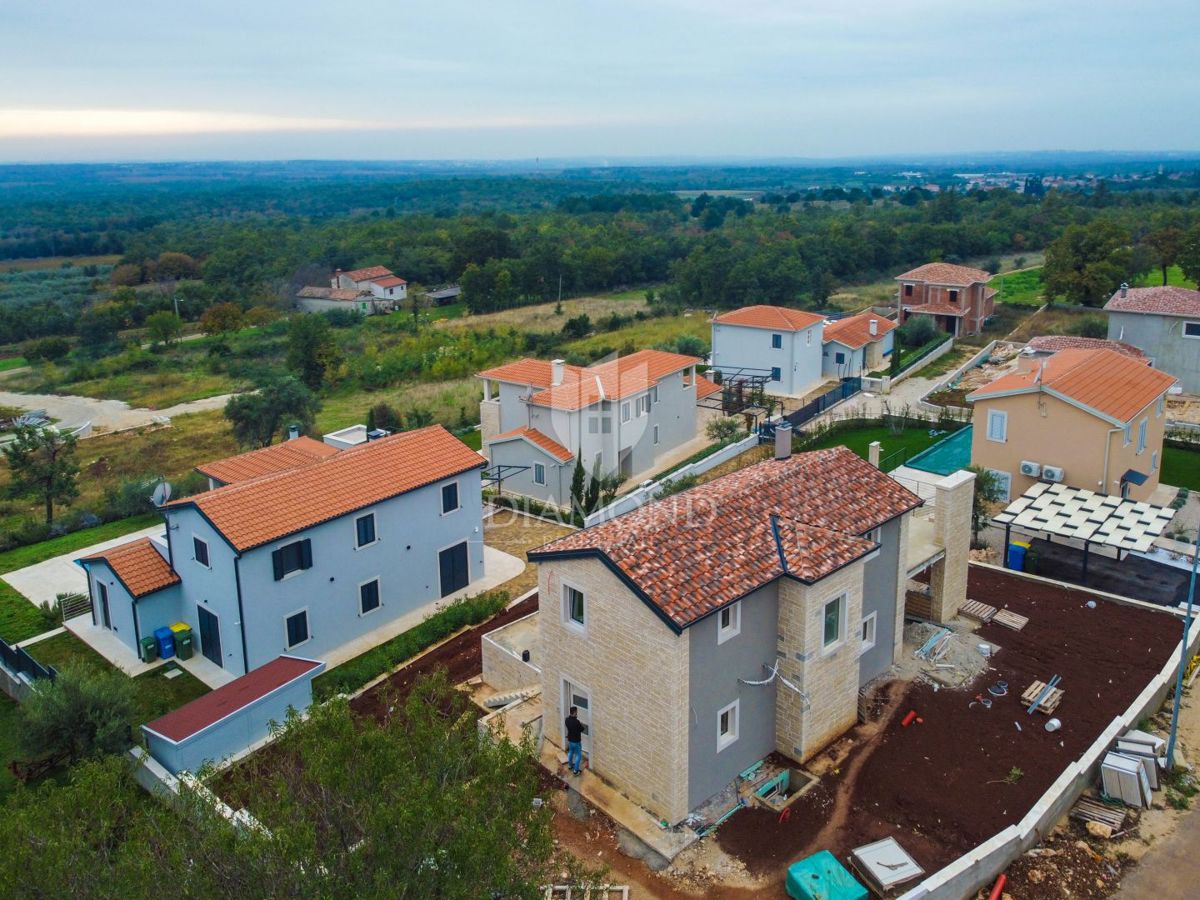 Poreč, okolica, odlična vila v avtohtonem stilu!