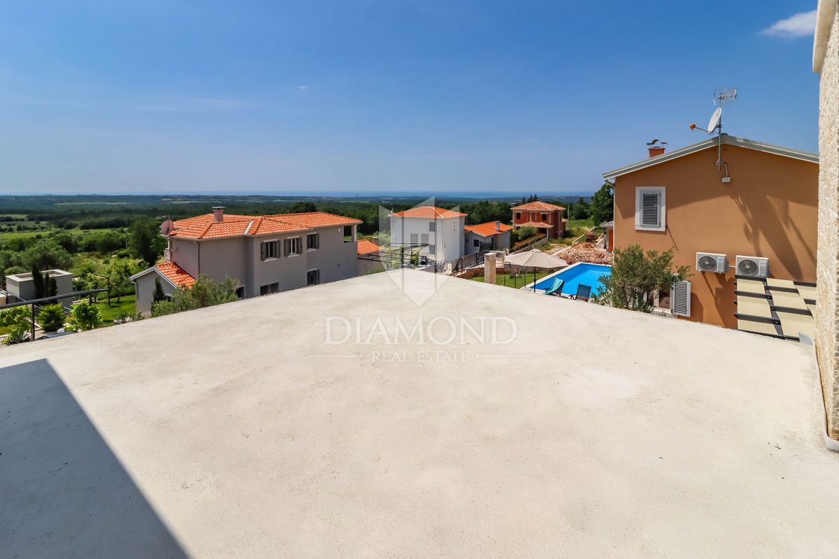 Poreč, okolica, odlična vila v avtohtonem stilu!