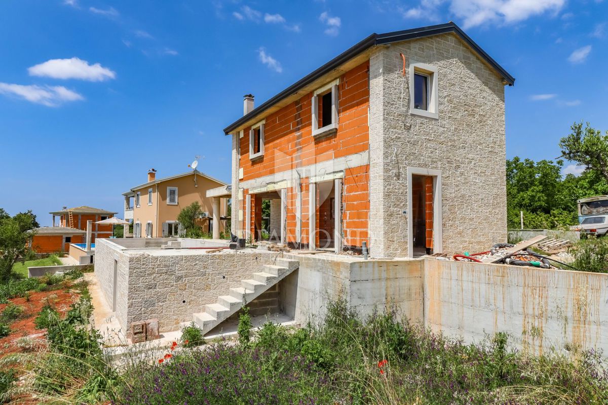 Poreč, okolica, odlična vila v avtohtonem stilu!