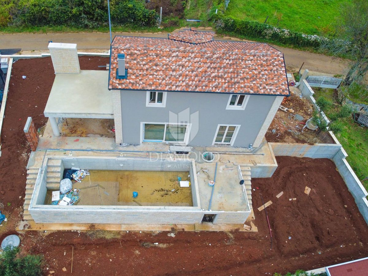 Poreč, okolica, odlična vila v avtohtonem stilu!