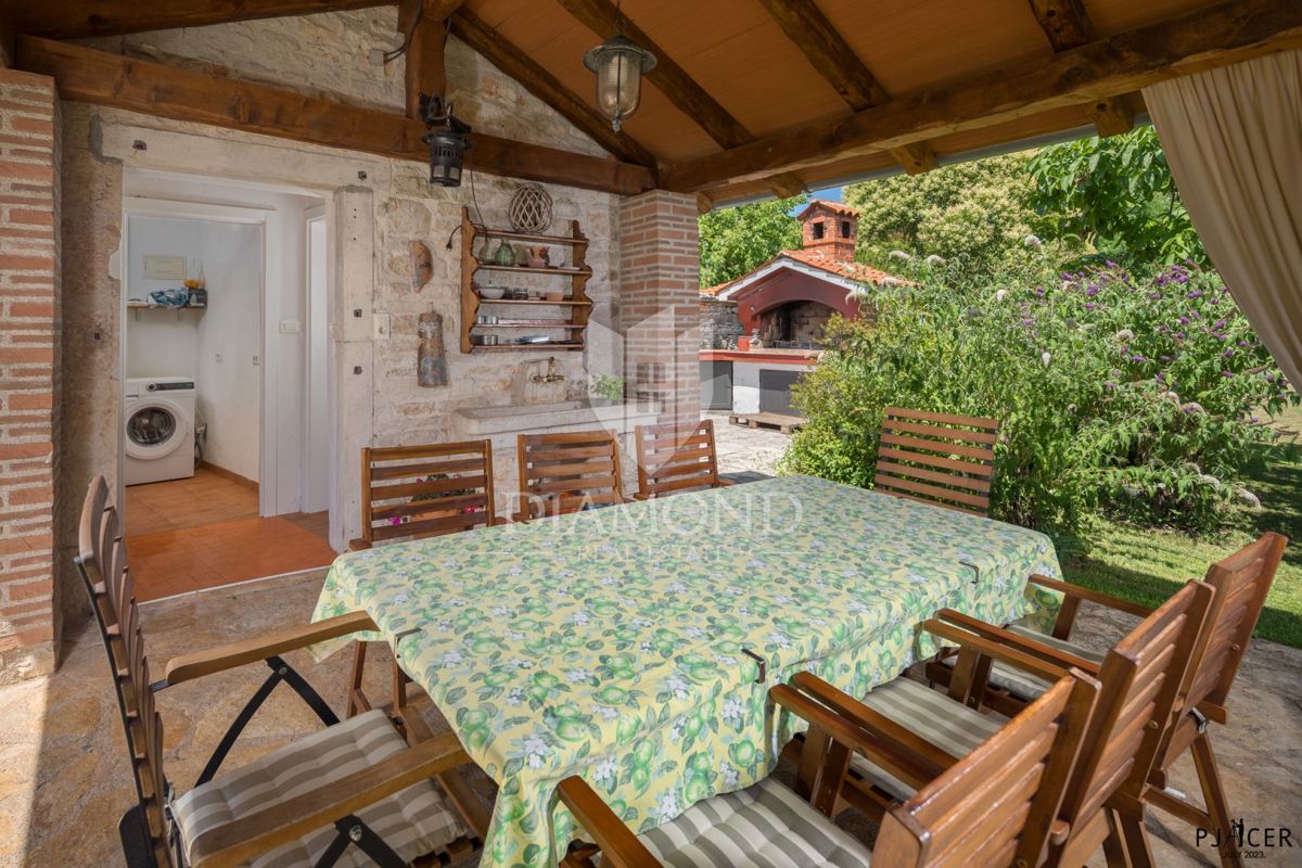 Poreč, okolica, avtohtona vila s prostornim vrtom!