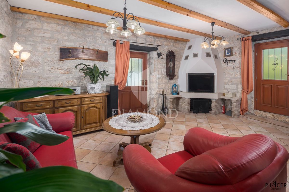 Poreč, okolica, avtohtona vila s prostornim vrtom!