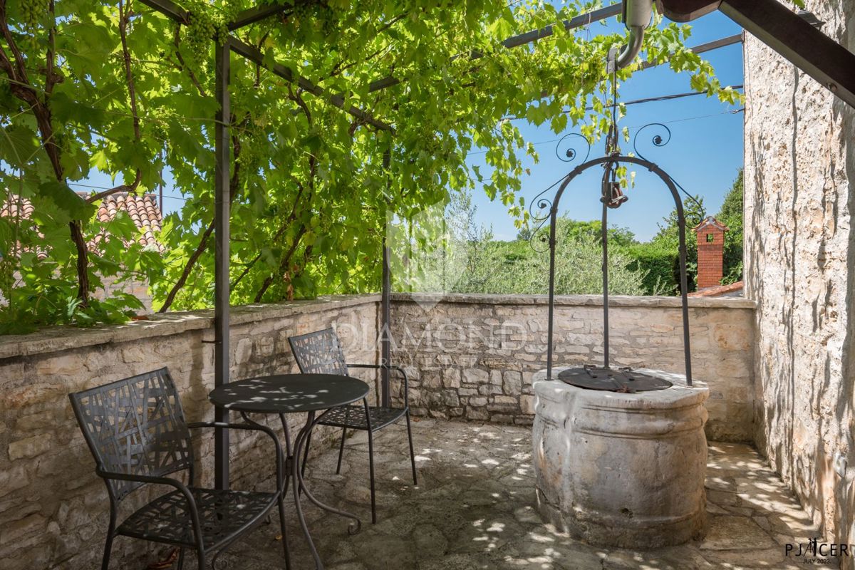 Poreč, okolica, avtohtona vila s prostornim vrtom!