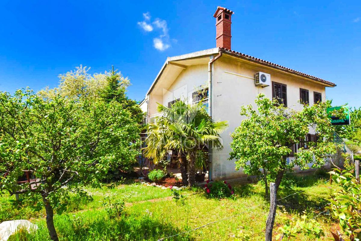 Poreč, enkratna priložnost, hiša s tremi apartmaji na najbolj iskani lokaciji!