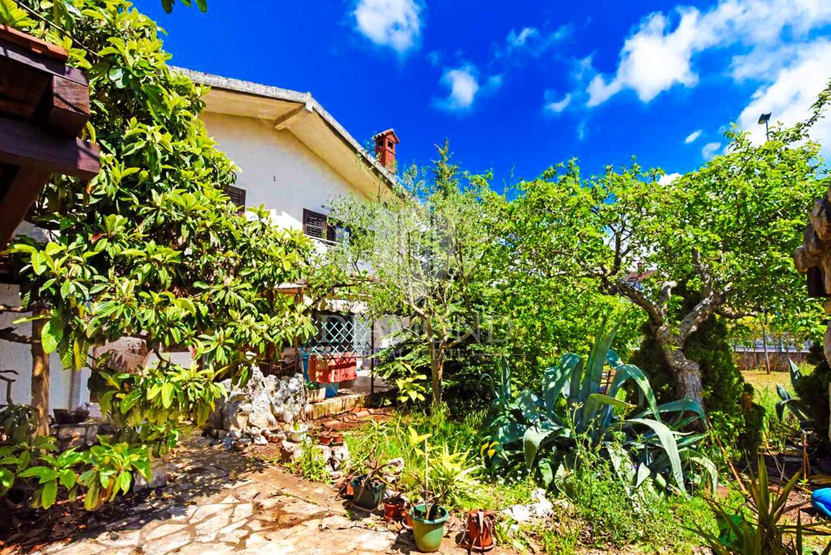 Poreč, enkratna priložnost, hiša s tremi apartmaji na najbolj iskani lokaciji!