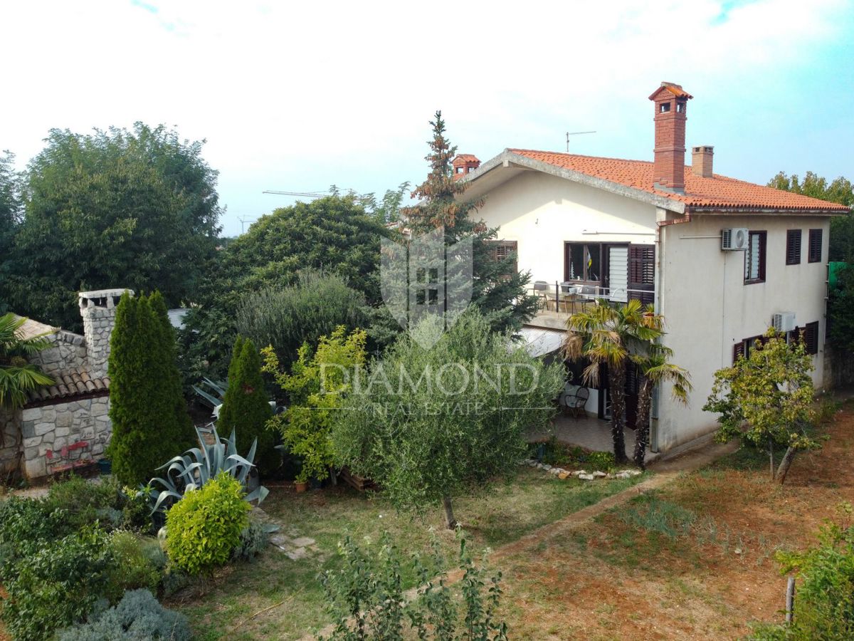 Poreč, enkratna priložnost, hiša s tremi apartmaji na najbolj iskani lokaciji!