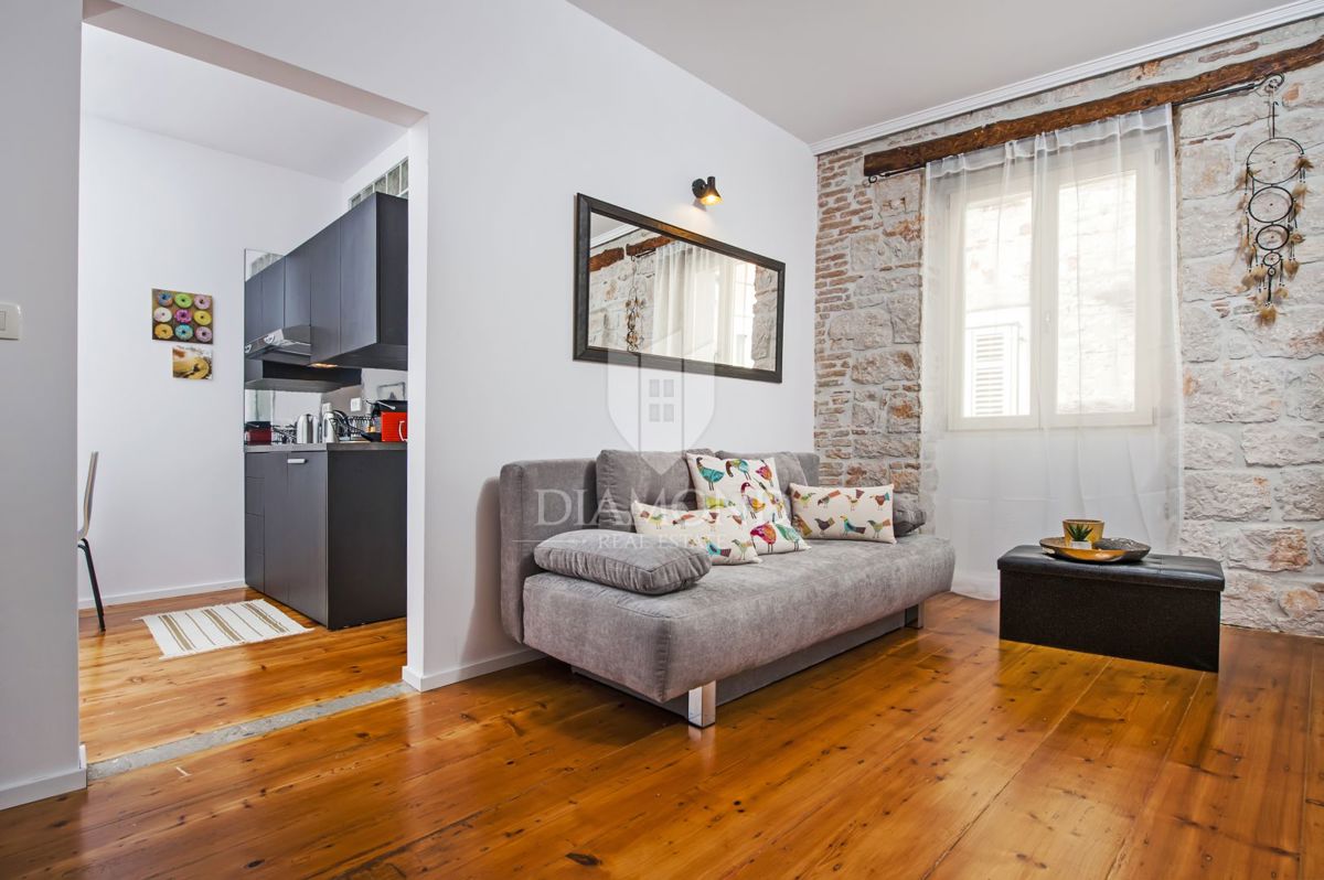 Rovinj, trije privlačni apartmaji v prvi vrsti do morja