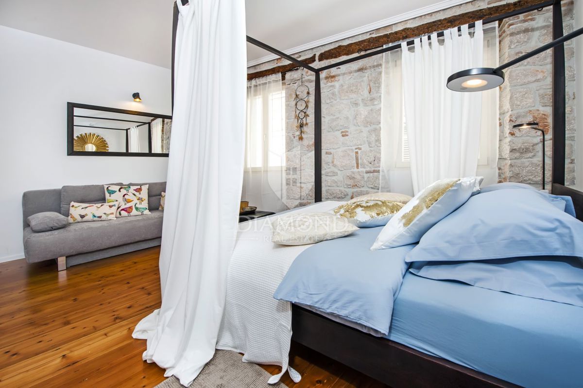 Rovinj, trije privlačni apartmaji v prvi vrsti do morja
