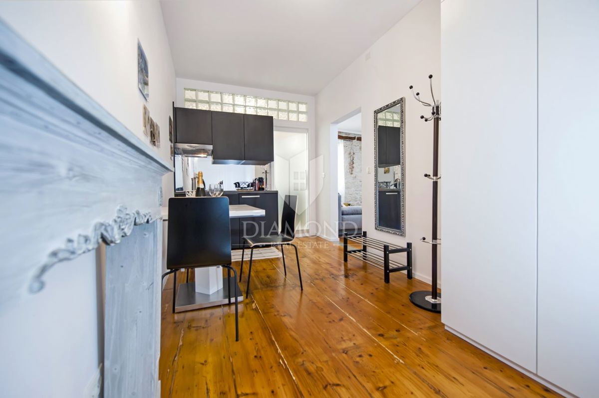 Rovinj, trije privlačni apartmaji v prvi vrsti do morja
