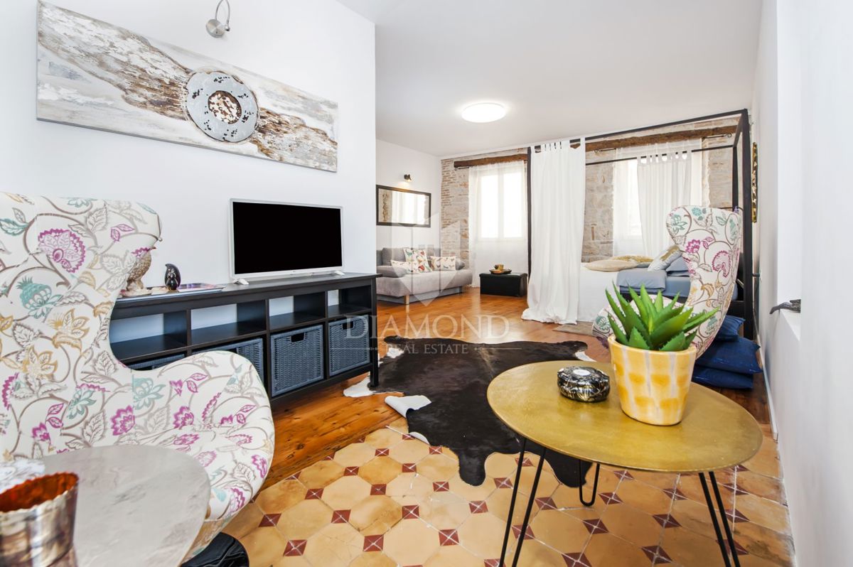 Rovinj, trije privlačni apartmaji v prvi vrsti do morja