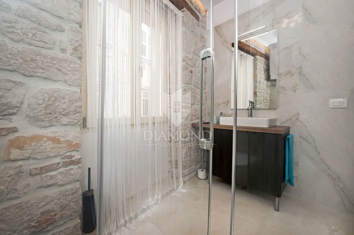 Rovinj, trije privlačni apartmaji v prvi vrsti do morja