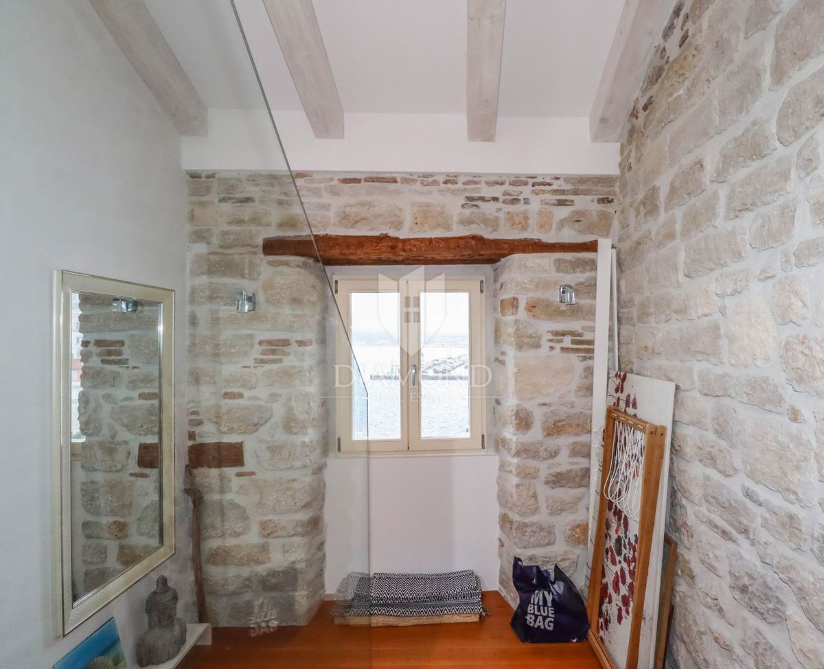 Rovinj, trije privlačni apartmaji v prvi vrsti do morja