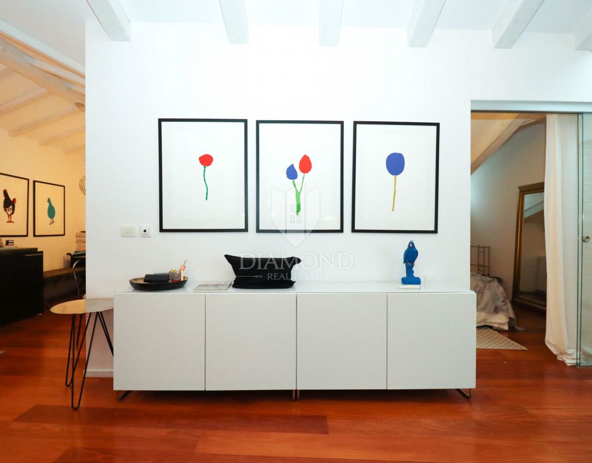 Rovinj, trije privlačni apartmaji v prvi vrsti do morja
