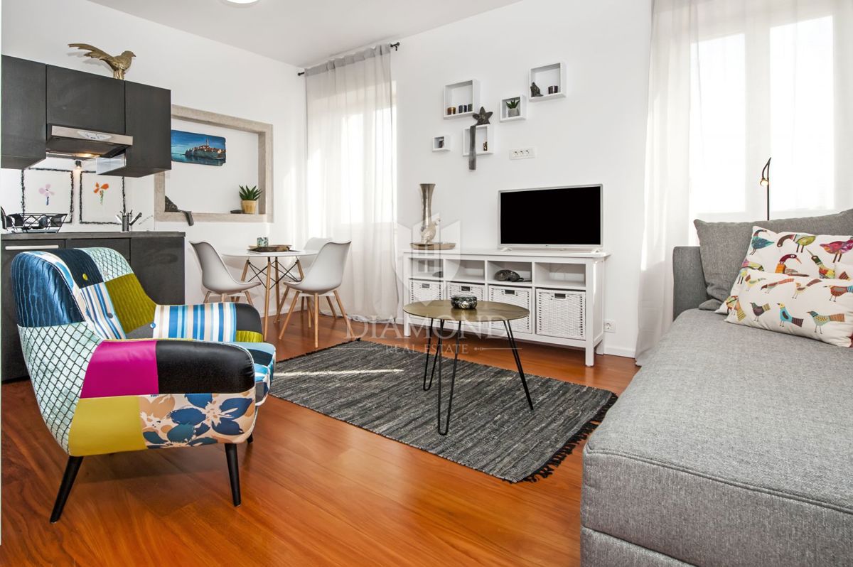 Rovinj, trije privlačni apartmaji v prvi vrsti do morja