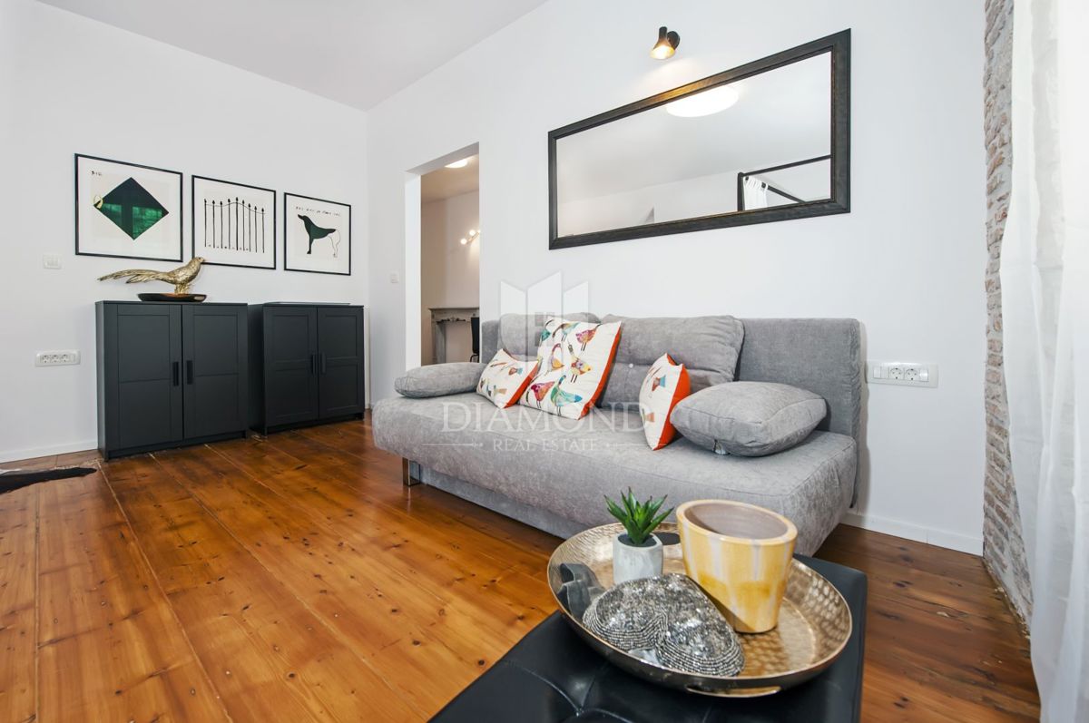 Rovinj, trije privlačni apartmaji v prvi vrsti do morja